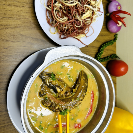 LƯƠN UM HOA CHUỐI