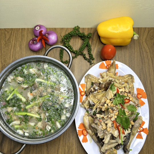 GÀ TRE NẤU CHAO XÉ PHAY