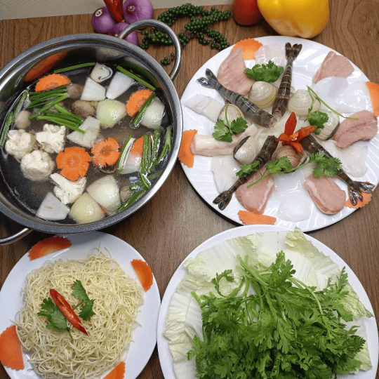 LẨU HẢI SẢN SỐNG