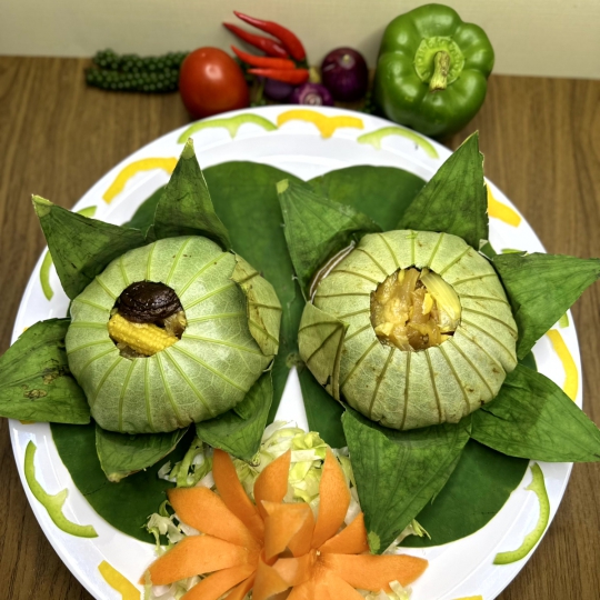 GÂN BÒ HẤP LÁ SEN