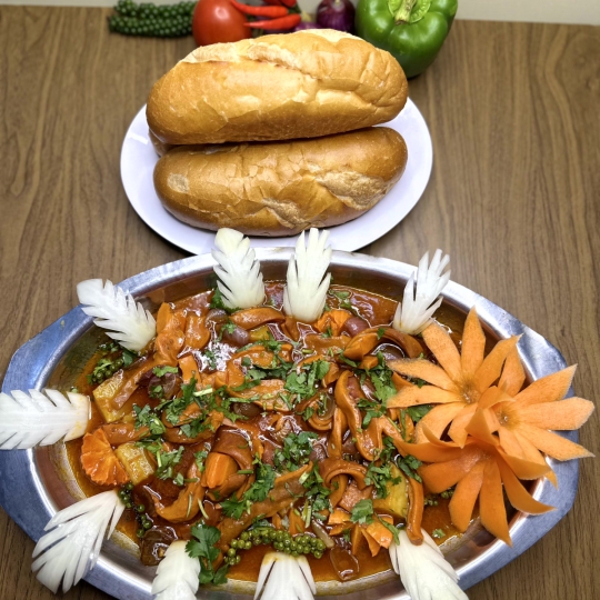 BAO TỬ SỐT TIÊU + BÁNH MÌ