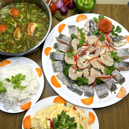 CHẠCH LẤU NẤU MĂNG CHUA