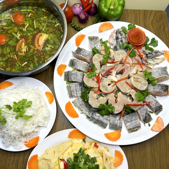CHẠCH LẤU NẤU MĂNG CHUA