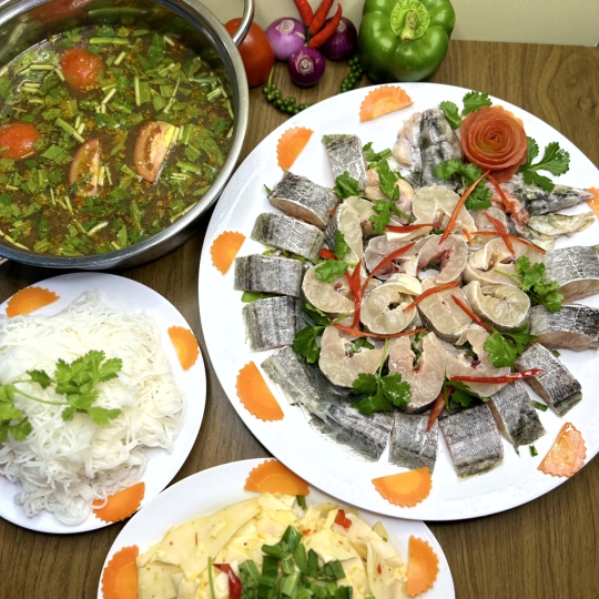CHẠCH LẤU NẤU MĂNG CHUA