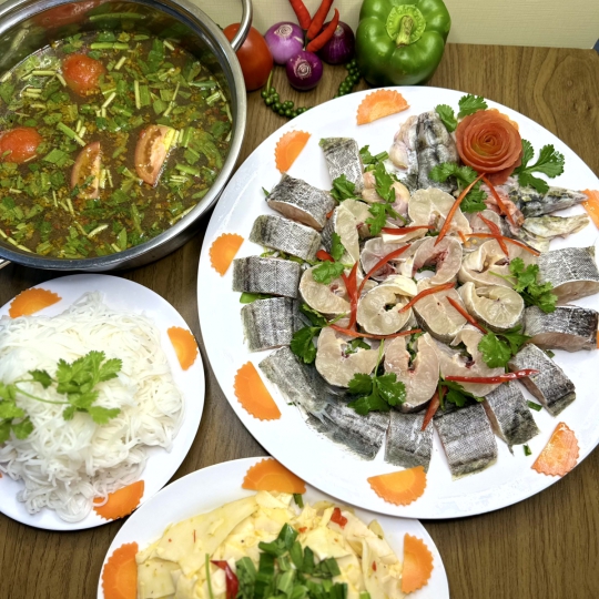 CHẠCH LẤU NẤU MĂNG CHUA