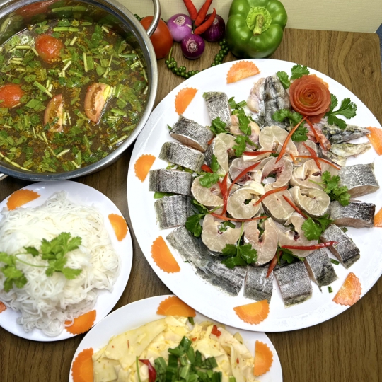 CHẠCH LẤU NẤU MĂNG CHUA