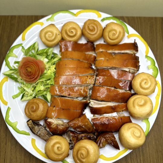 HEO SỮA QUAY BÁNH BAO