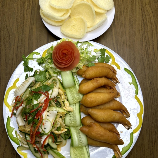 GỎI MỰC THÁI
