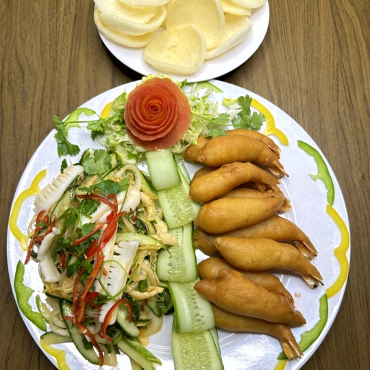 GỎI MỰC THÁI