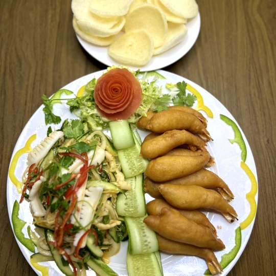 GỎI MỰC THÁI