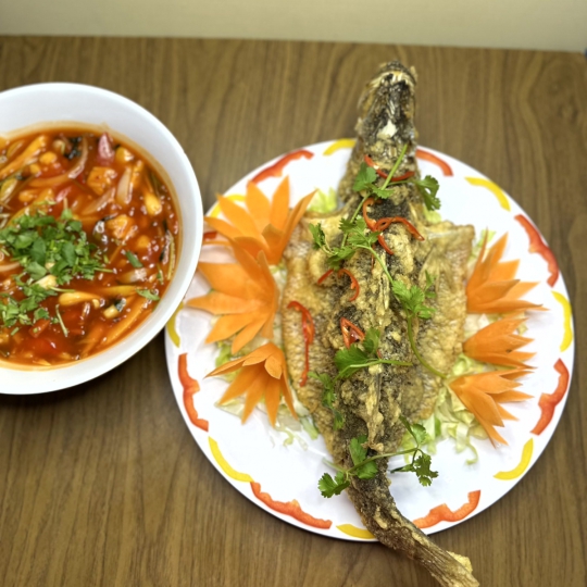 CÁ CHẺM SỐT CHUA NGỌT