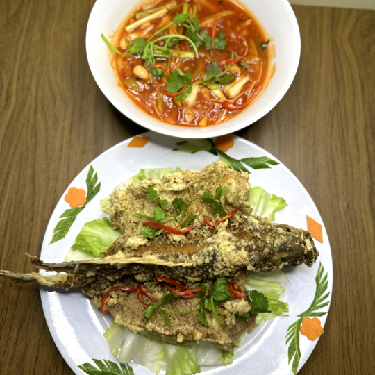 TAI TƯỢNG SỐT CHUA NGỌT