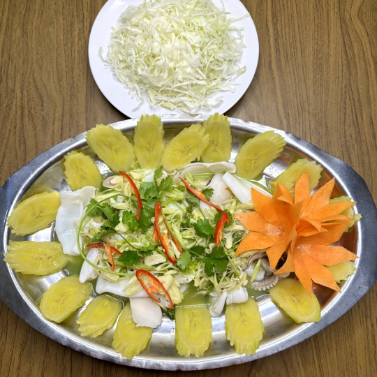 MỰC HẤP CHUỐI XANH