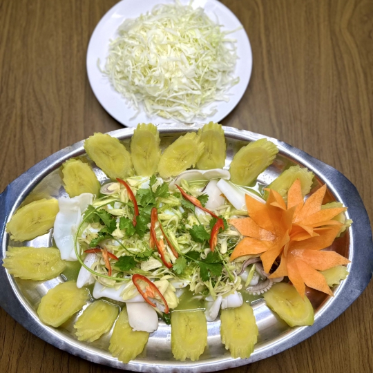 MỰC HẤP CHUỐI XANH